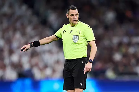 صافرة إيطالية.. يويفا يعلن حكم مباراة ليفربول وباريس سان جيرمان في إياب ربع نهائي الأبطال